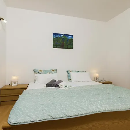 With A Parking Space Stinjan, - 13776 Apartman Póla