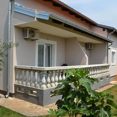 With A Parking Space Stinjan, - 13776 *