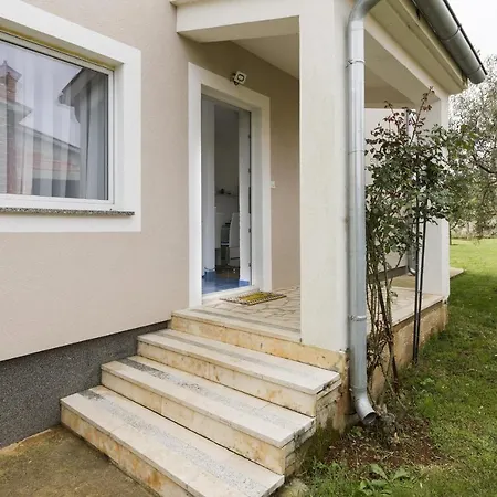 Apartament With A Parking Space Stinjan, - 13776 Pula