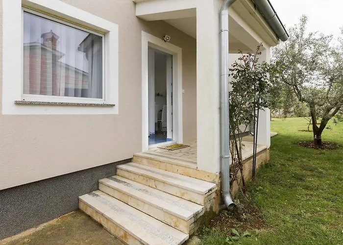 Apartament With A Parking Space Stinjan, - 13776 Pula