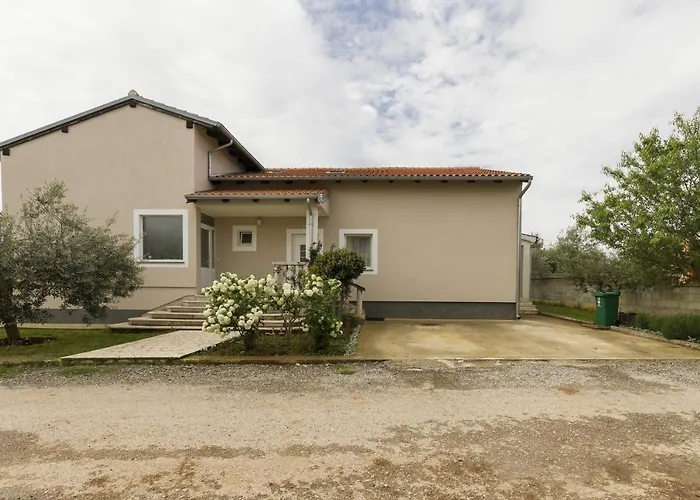 With A Parking Space Stinjan, - 13776 * Pula