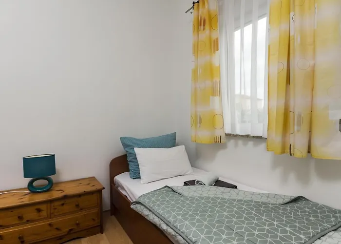 With A Parking Space Stinjan, - 13776