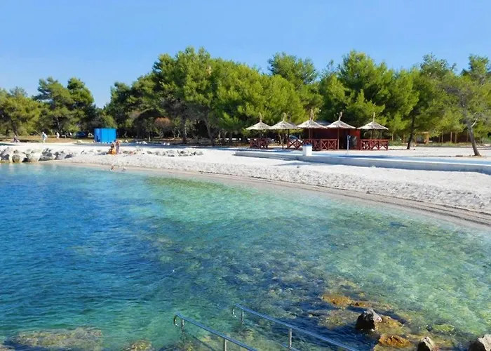 With A Parking Space Stinjan, - 13776 *